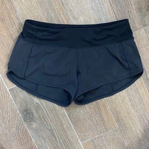 Speed up short 2.5 in Black. Size 4